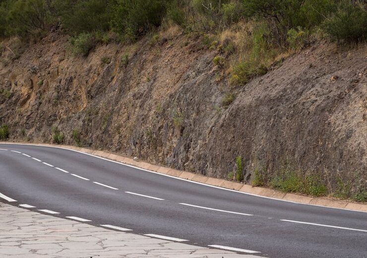 Rolul și compoziția straturilor de bază în infrastructura rutieră