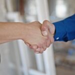 De ce este importantă colaborarea cu autoritățile locale